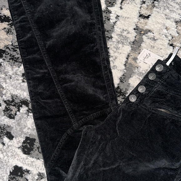 NWT Free People Hit Back Slim Flare Pants black velvet - Picture 7 of 7